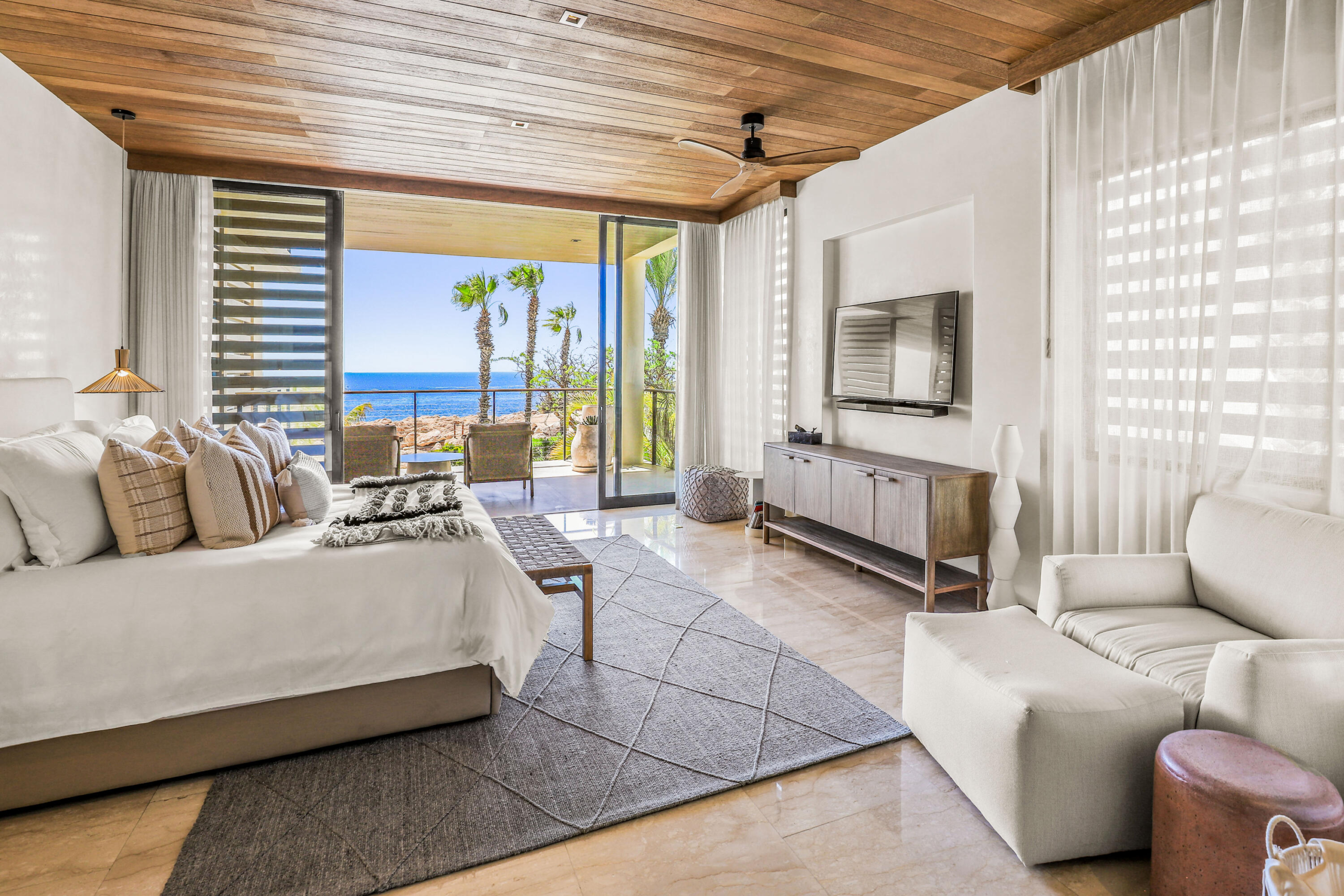Chileno Bay Chileno Bay OCEANFRONT!!! One of only a few truly oceanfront villas located within the prestigious Auberge Chileno Bay Resort. **Membership to the Discovery Chileno Bay Golf and Beach Club is available for purchase upon approval. Spectacular sunrise and moonrise for sale