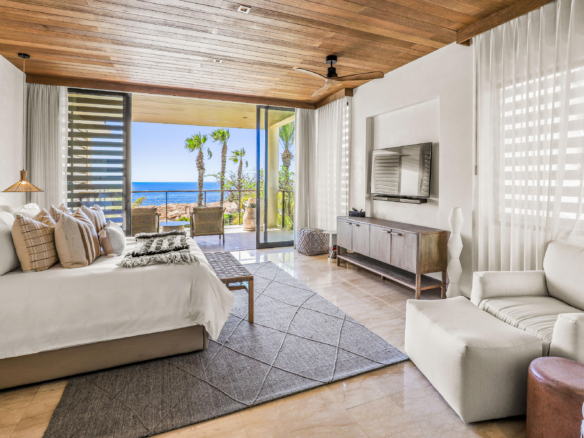 Chileno Bay Chileno Bay OCEANFRONT!!! One of only a few truly oceanfront villas located within the prestigious Auberge Chileno Bay Resort. **Membership to the Discovery Chileno Bay Golf and Beach Club is available for purchase upon approval. Spectacular sunrise and moonrise – Concha 2 KM 15 Carr. Transpeninsular, Cabo Corridor, BS
